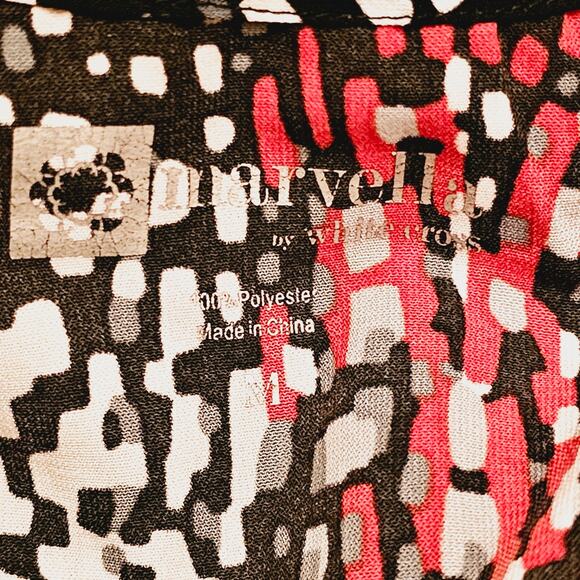 Scrubs Size Medium  4 Tops 1 Pair if Pants Various Brands Nurse Veterinarian - Picture 4 of 5